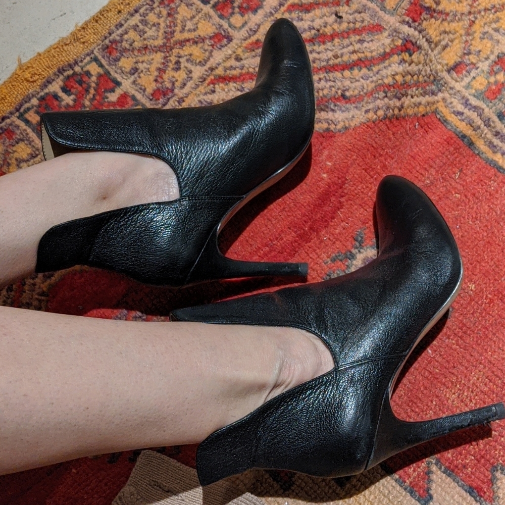 BCBGeneration 🧿 Black leather cut out heeled boot